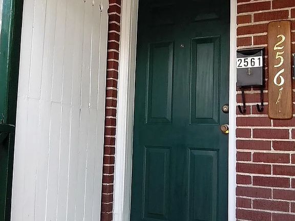 3rd image of 2561 Myra St #2561