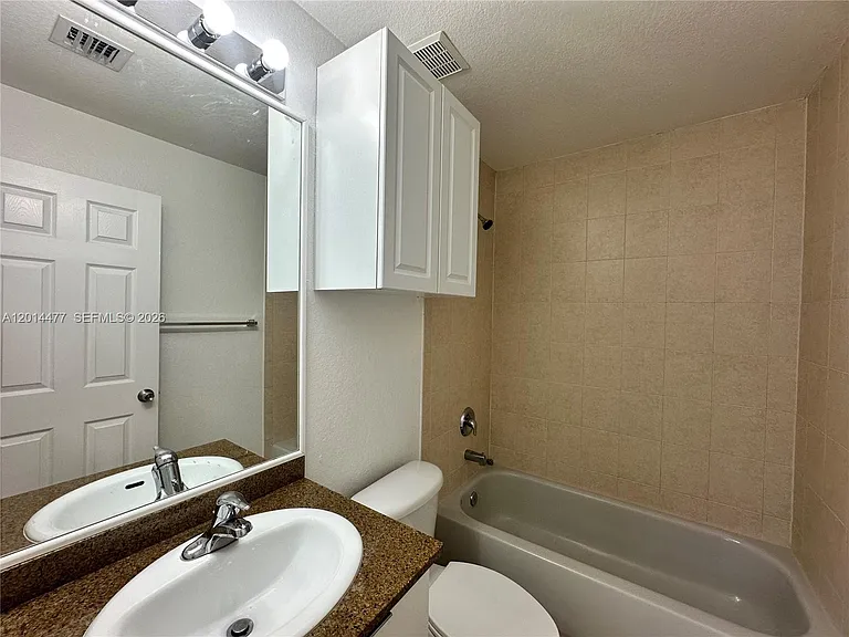 324 NE 3rd St #D — Photo 32