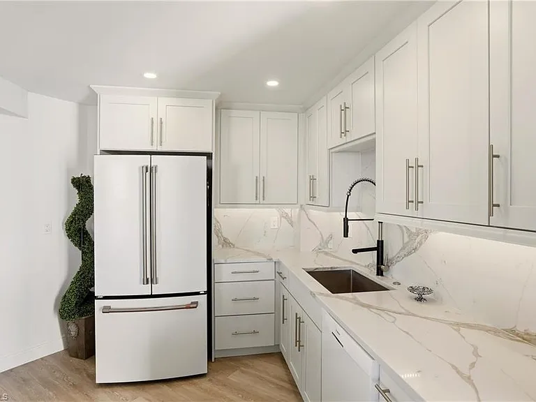 4551 Gulf Shore Blvd N #1500 — Photo 17