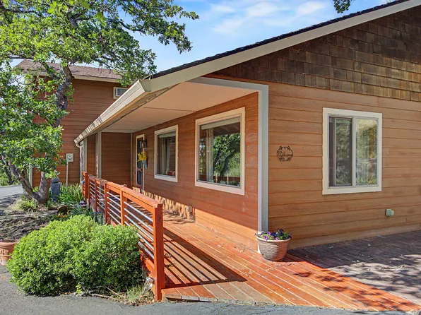 5366 Pioneer Rd, Medford, OR 97501