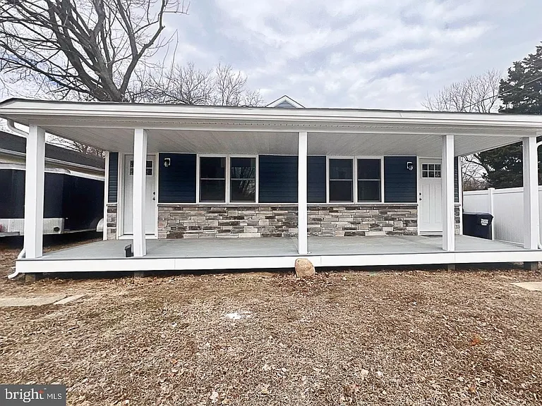 115 Anderson St — Photo 1