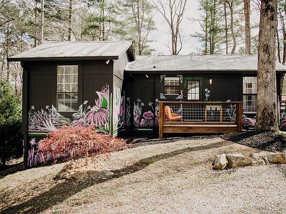 2nd image of 587 Lakes Rd