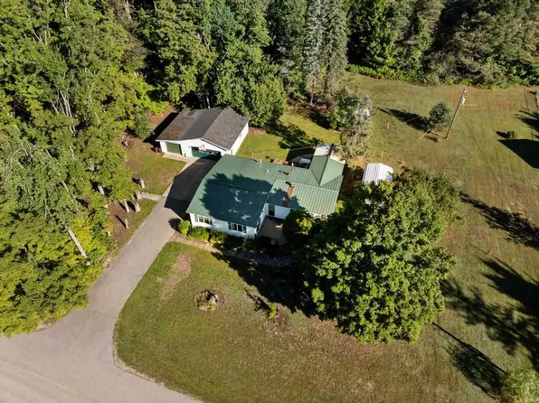 486 Catob Rd, Harbor Springs, MI 49740
