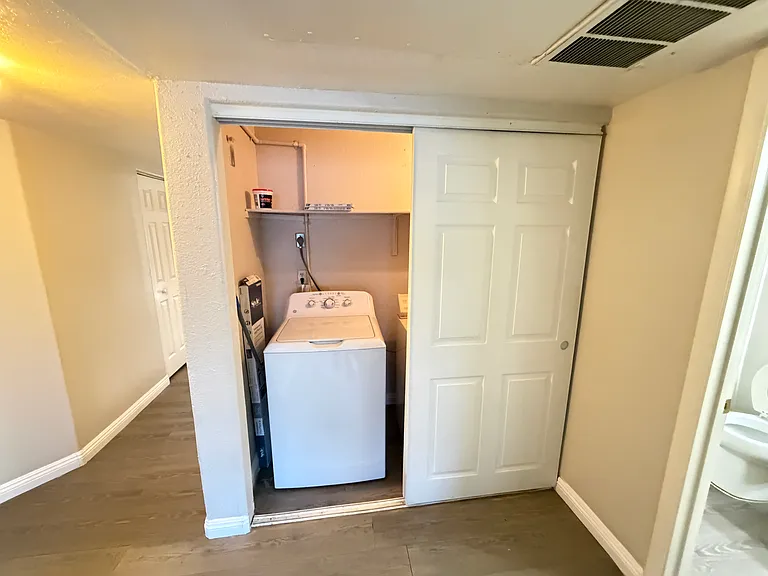 960 N Sloan Ln #104 — Photo 14