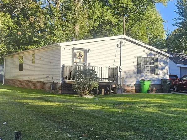 305 E 238th St, Euclid, OH 44123