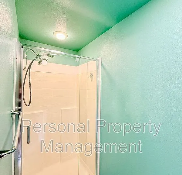 1410 NE 72nd St #3 — Photo 16