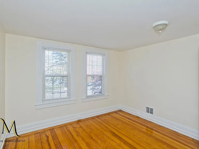 208-210 Fort Pleasant Ave — Photo 19