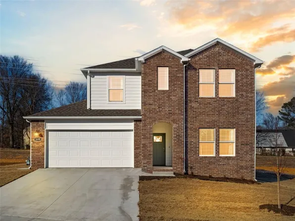 1934 Larkspur St, Springdale, AR 72762