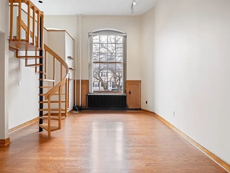 16 Balmoral St #103 — Photo 2