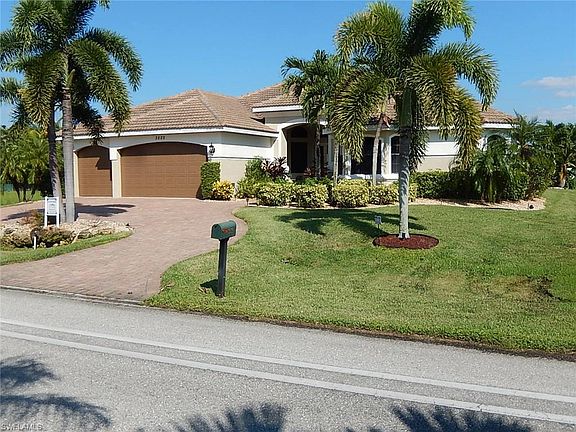 3rd image of 3525 Surfside Blvd