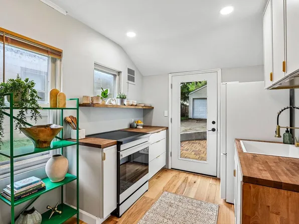 4605 N Sheffield AVENUE, Shorewood, WI 53211