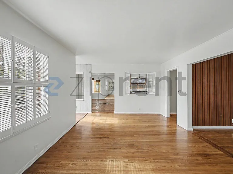 2504 Palm Ave — Photo 2