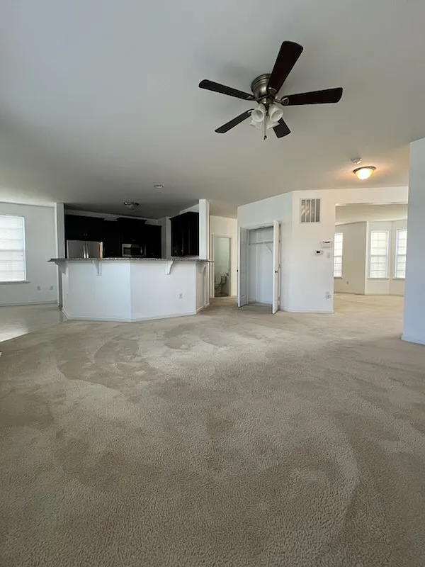 4 bed, 2.5 bath, 3500 sqft, $3,500 — Photo 3