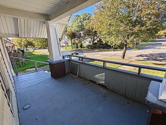 3rd image of 978 Delia Ave