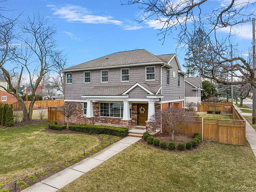 4 bed, 4.5 bath, 4100 sqft, $12,000 — Photo 3