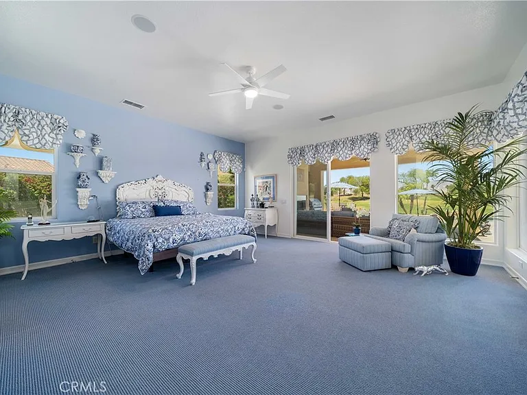 138 Royal Saint Georges Way — Photo 34
