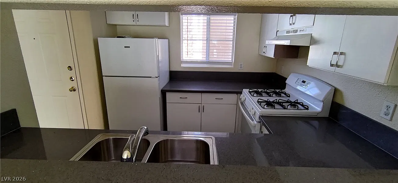 2 bed, 2.0 bath, 989 sqft, $1,295 — Photo 3