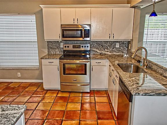 3rd image of 9526 Hamlet Ln