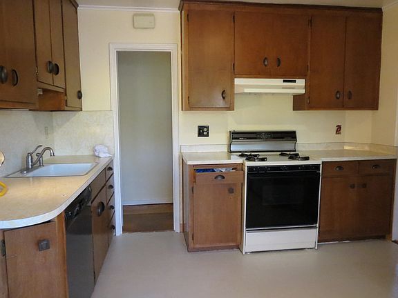 3rd image of 2062 Whelan Ave