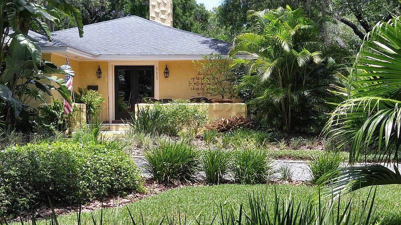 Kings Way View : Main Entrance & Front Patio