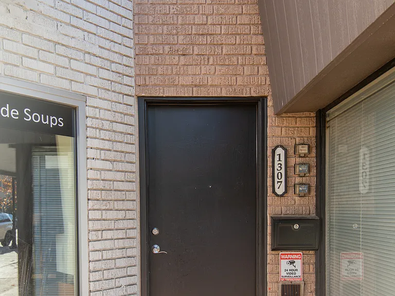 1321 College Ave — Photo 19