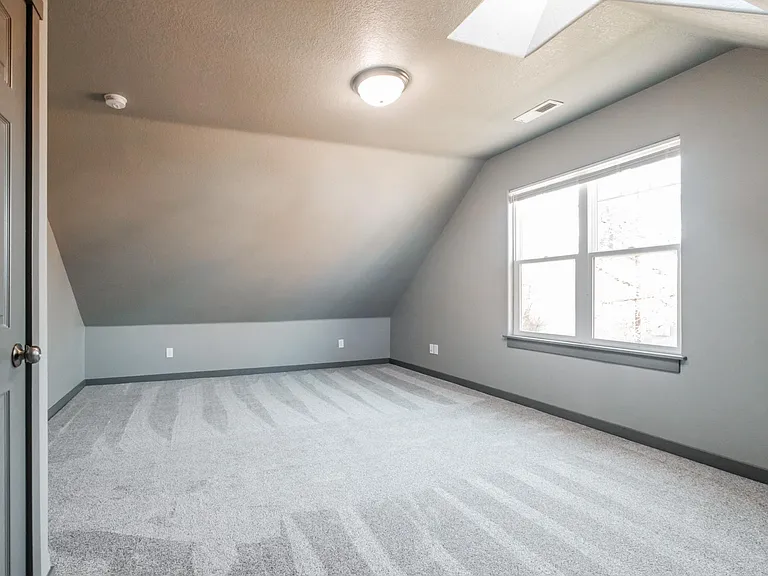 380 24th St NE — Photo 31