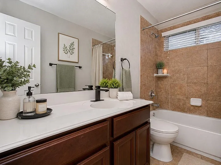 302 Trillium Dr — Photo 22