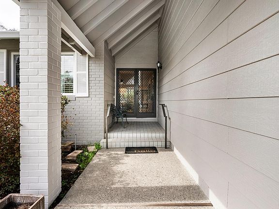 5th image of 360 Twin Lakes Drive