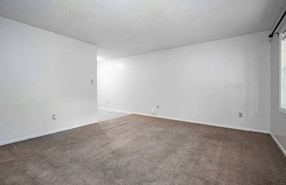 510 Windsor Dr — Photo 3