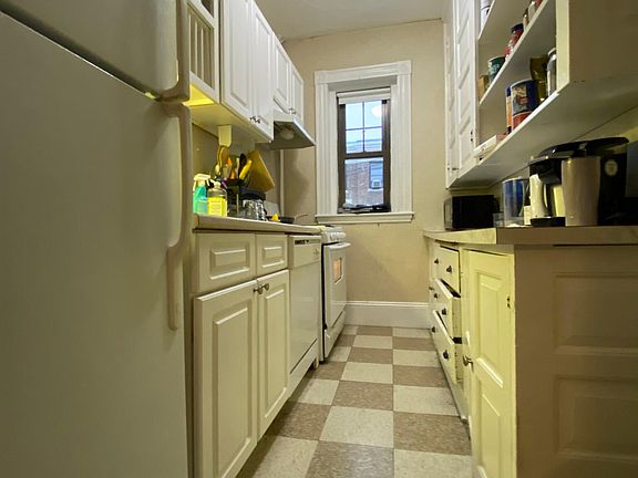 4th image of 74 Longwood Ave #2F