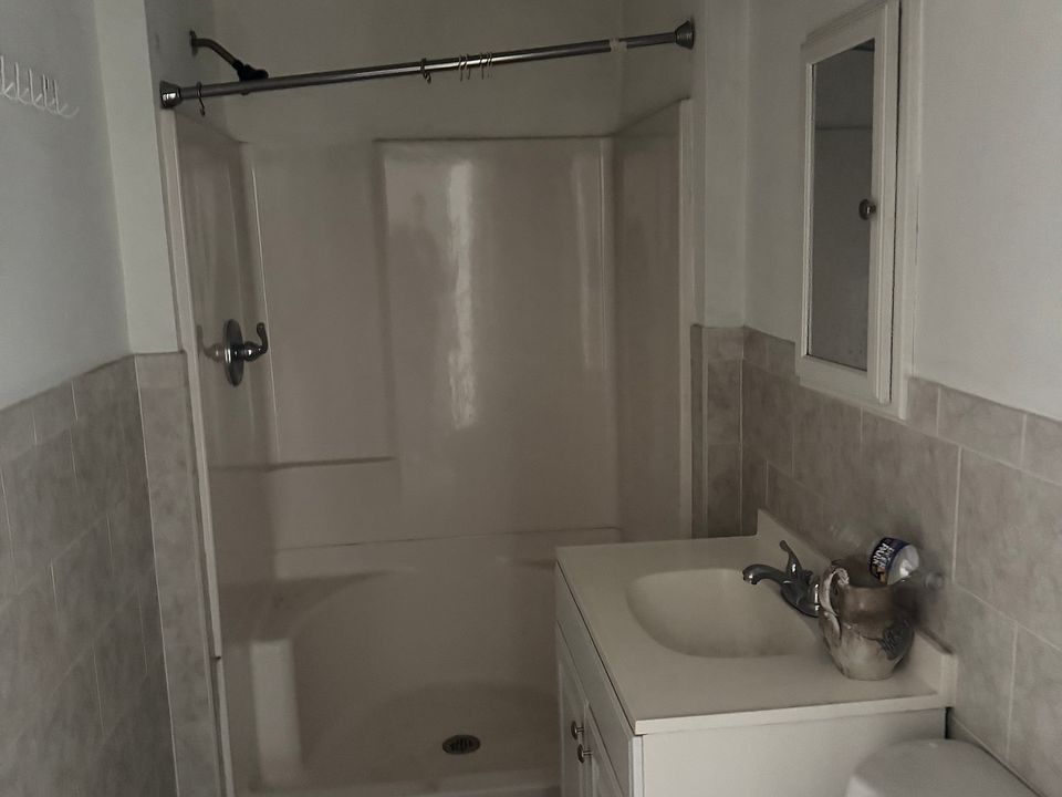 2nd image of 1424 Snyder Ave Floor 3