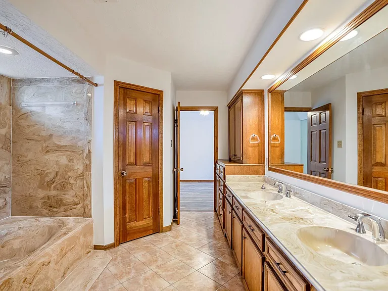 38 Devonshire Dr — Photo 42
