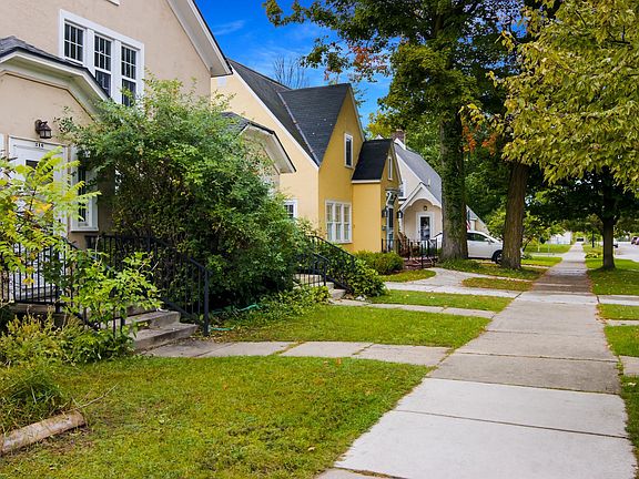 2nd image of 214 Wellington St #216