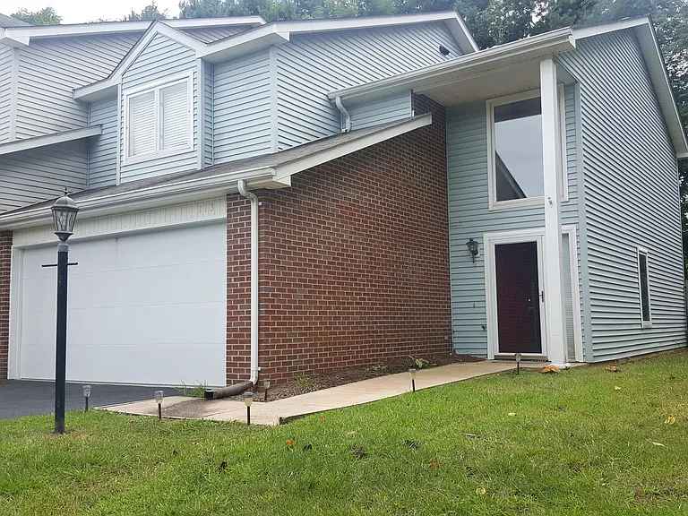 113 Silverleaf Ln — Photo 1