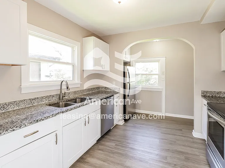 535691_007_kitchen_8.jpg