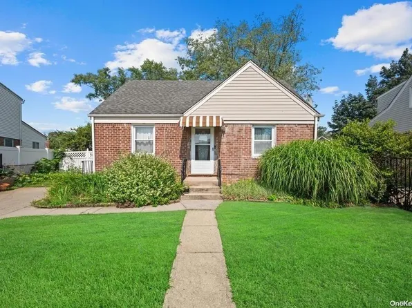 725 Newton Avenue, Uniondale, NY 11553