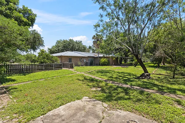 816 Country Club Dr — Photo 5