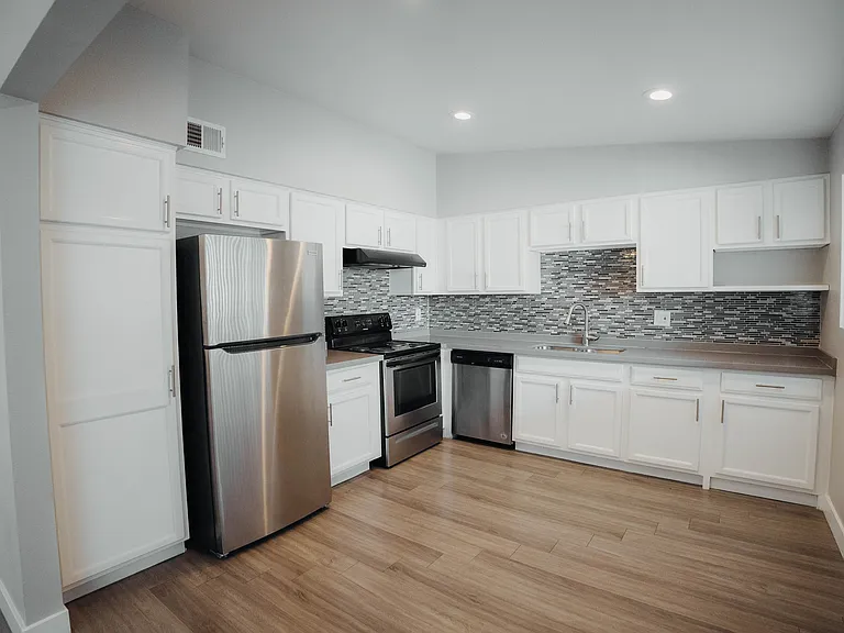 The Cosmo Apartments — Photo 20
