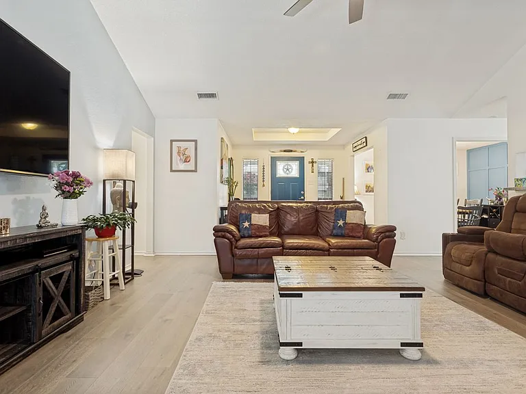 106 E Apollo Rd — Photo 4