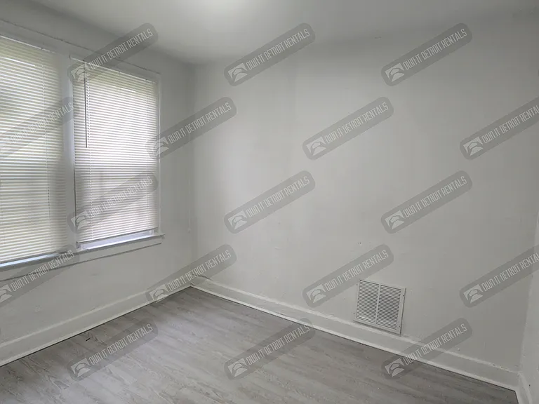 9839 Woodside St #4 — Photo 10