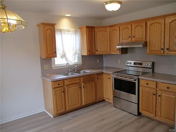 4th image of 240 West St