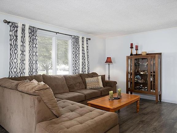 4th image of 275 Bannard Ave