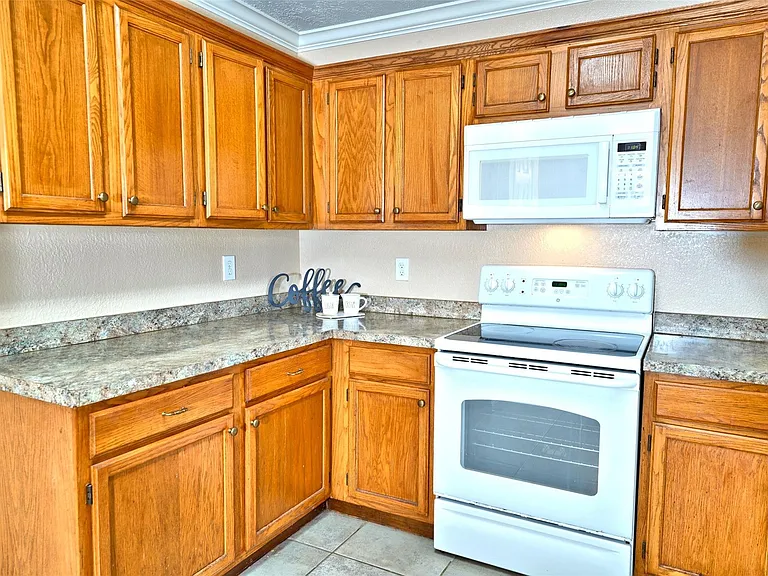 7403 Gateridge Dr — Photo 10