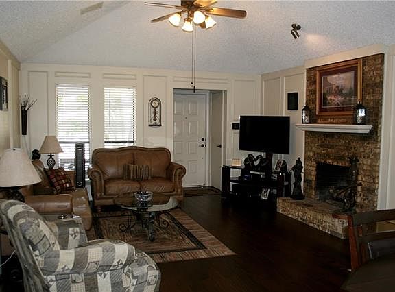 2nd image of 2040 Lorient Dr