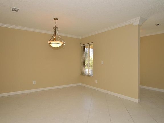 5th image of 1831 SE Enfield Ave