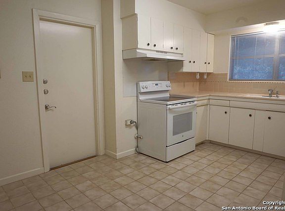 4th image of 4514 Diamondhead Dr