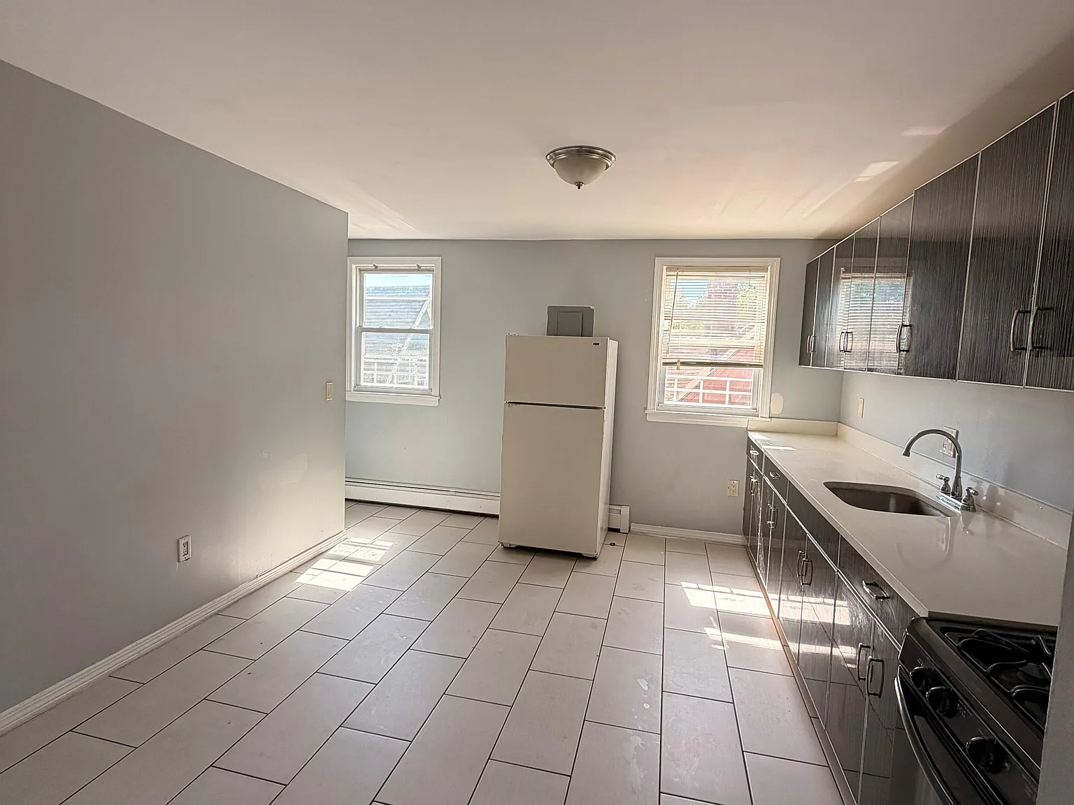 3 bed, 1.5 bath, 1200 sqft, $1,600 — Photo 2