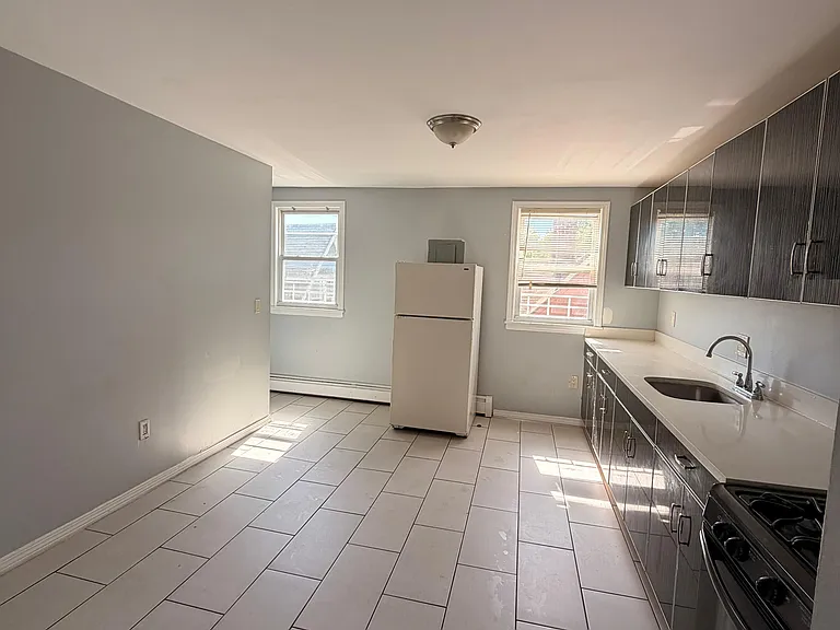 63 Annawan St #3 — Photo 2