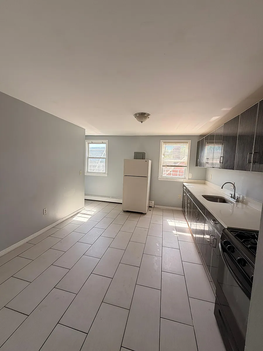 Building Photo - 63 Annawan St #3