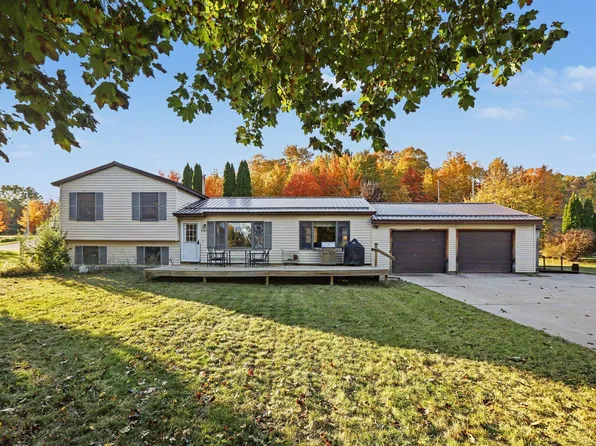 15563 Smokey Hollow Ct, Traverse City, MI 49686